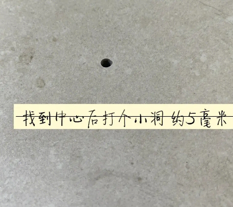 聂荣瓷砖空鼓维修公司专业解答在瓷砖铺贴过程中，如果砂料搅拌不均匀，将会带来以下问题