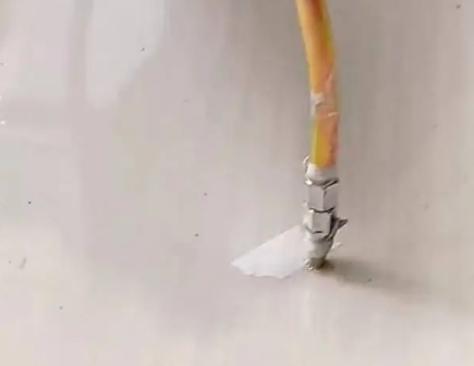 聂荣瓷砖空鼓维修公司专业解答在瓷砖铺贴过程中，如果使用的砂料过粗（如全部使用了粗砂），可能会导致以下问题